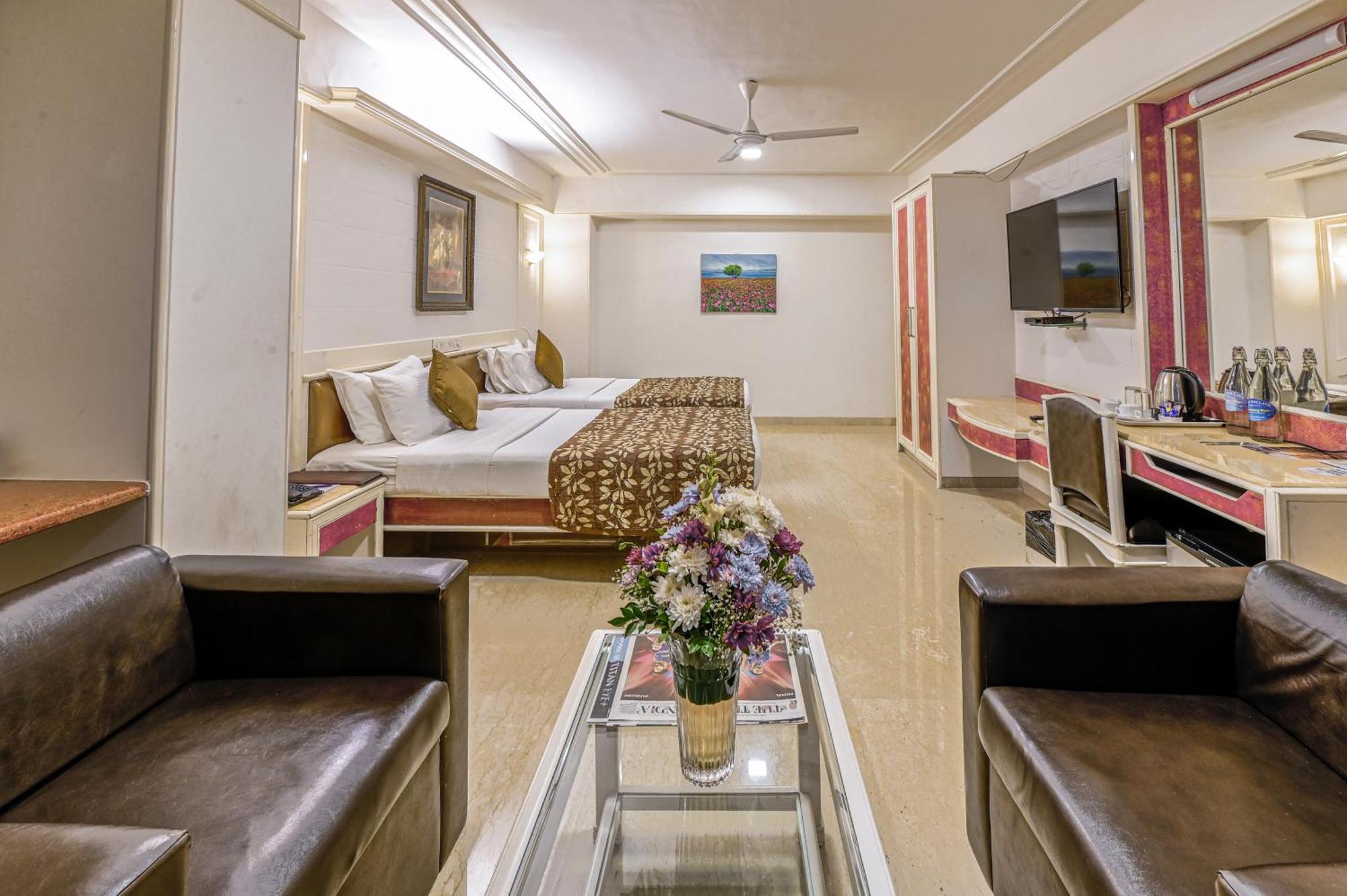 โรงแรมรีกัล เอนเคลฟ มุมไบ ภายนอก รูปภาพ