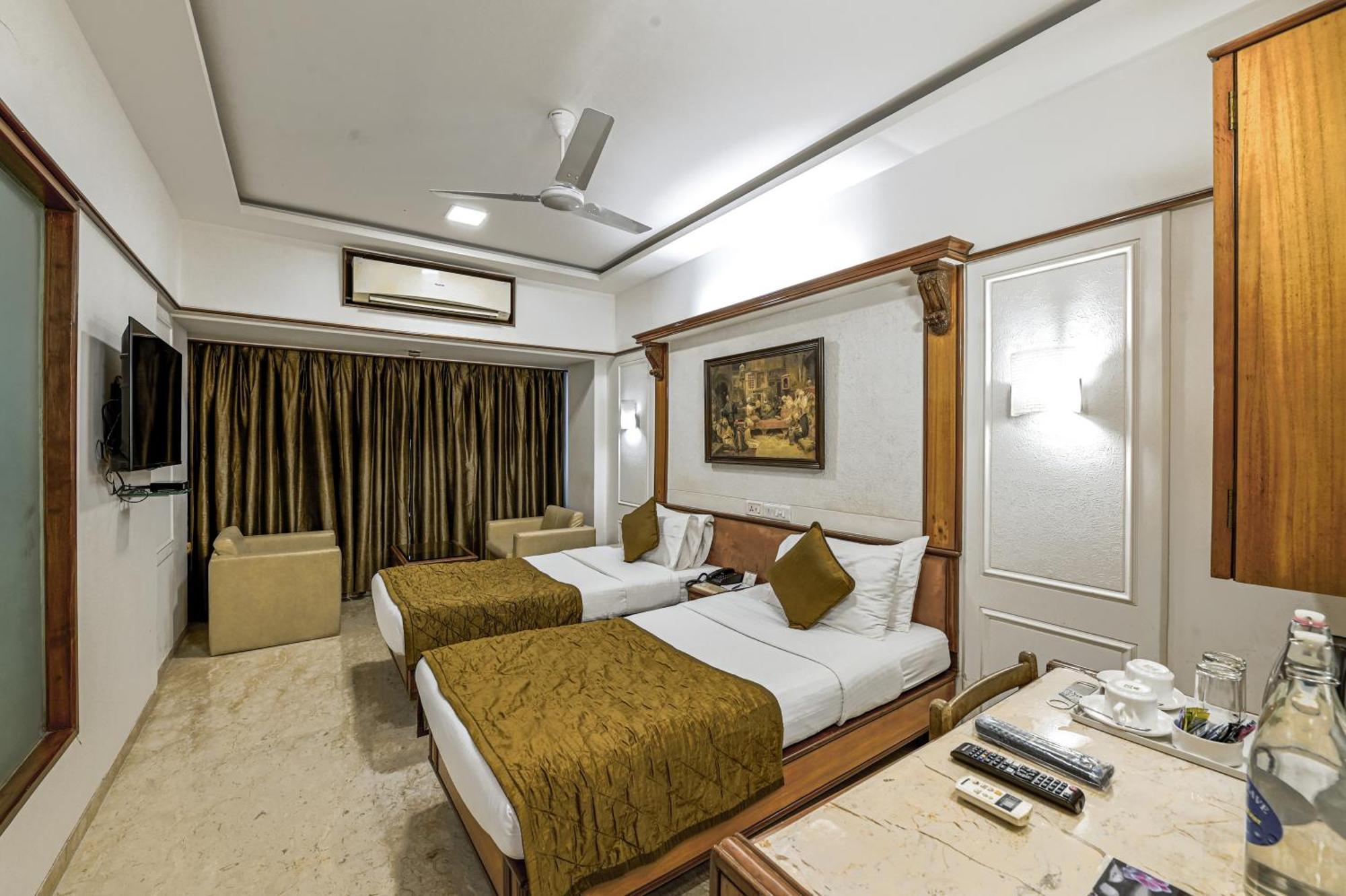 โรงแรมรีกัล เอนเคลฟ มุมไบ ภายนอก รูปภาพ