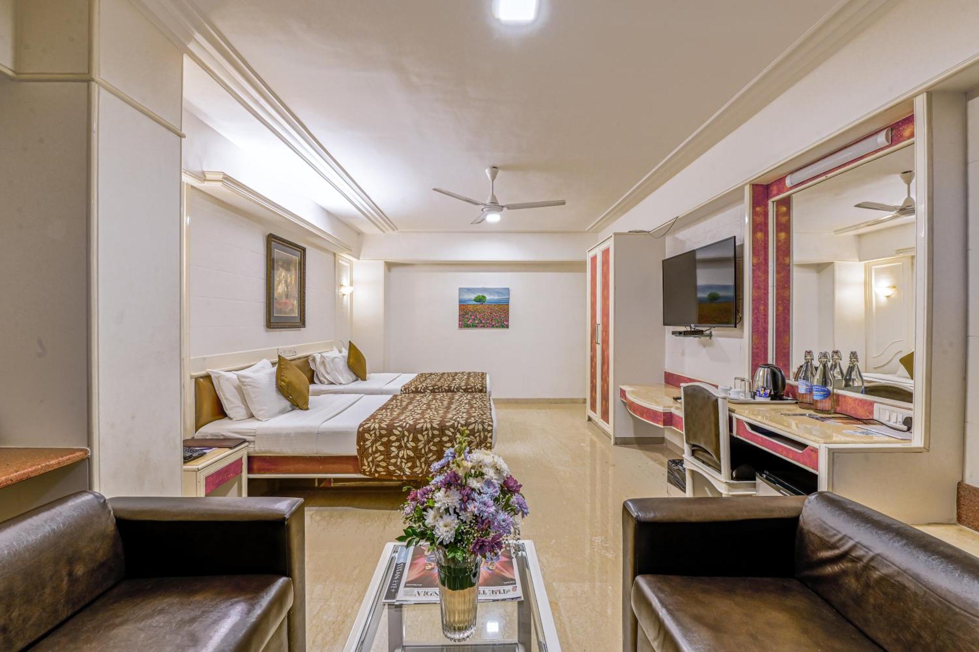 โรงแรมรีกัล เอนเคลฟ มุมไบ ภายนอก รูปภาพ