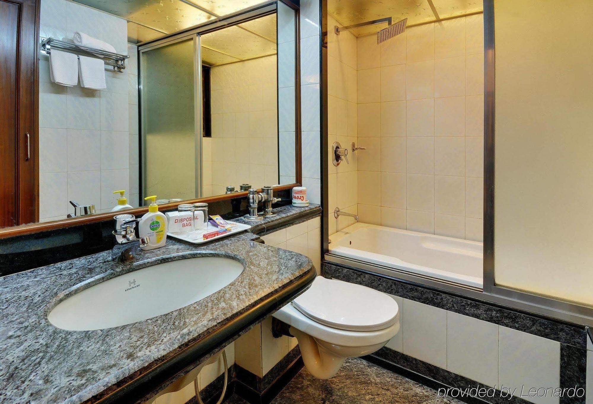 โรงแรมรีกัล เอนเคลฟ มุมไบ ภายนอก รูปภาพ